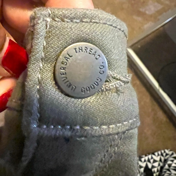 Universal Thread Ankle Length Cropped Cargo Pants. Gently Worn. Size 16/33R. - Picture 6 of 13